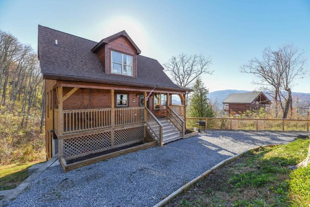 Walnut Ridge Cabin. Sleeps 7-11! Hot Tub, Pool Table, Minutes To Downtown Gatlinburg! Ngoại thất bức ảnh