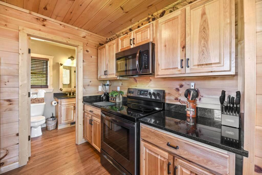 Walnut Ridge Cabin. Sleeps 7-11! Hot Tub, Pool Table, Minutes To Downtown Gatlinburg! Ngoại thất bức ảnh