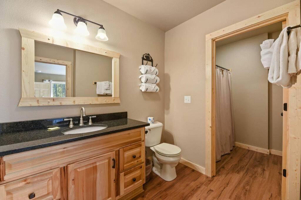Walnut Ridge Cabin. Sleeps 7-11! Hot Tub, Pool Table, Minutes To Downtown Gatlinburg! Ngoại thất bức ảnh