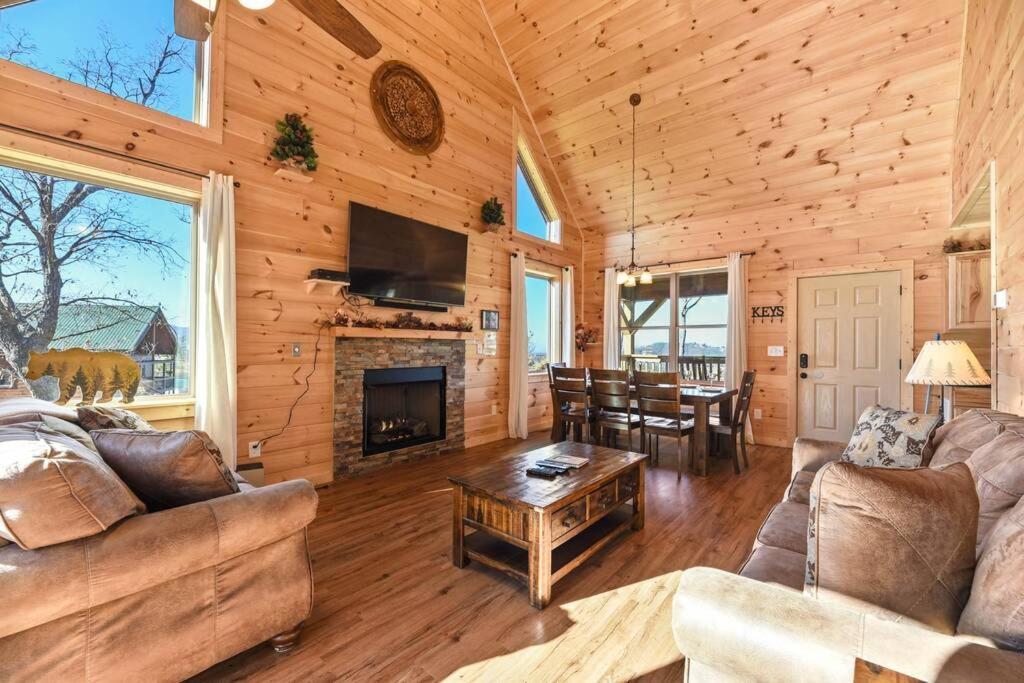 Walnut Ridge Cabin. Sleeps 7-11! Hot Tub, Pool Table, Minutes To Downtown Gatlinburg! Ngoại thất bức ảnh