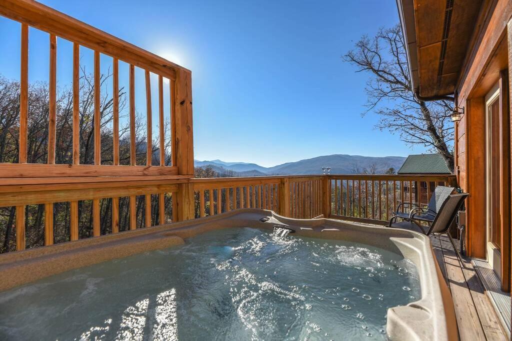 Walnut Ridge Cabin. Sleeps 7-11! Hot Tub, Pool Table, Minutes To Downtown Gatlinburg! Ngoại thất bức ảnh