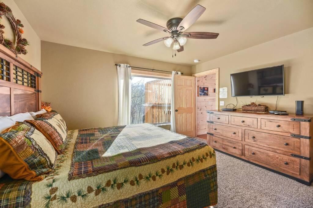 Walnut Ridge Cabin. Sleeps 7-11! Hot Tub, Pool Table, Minutes To Downtown Gatlinburg! Ngoại thất bức ảnh