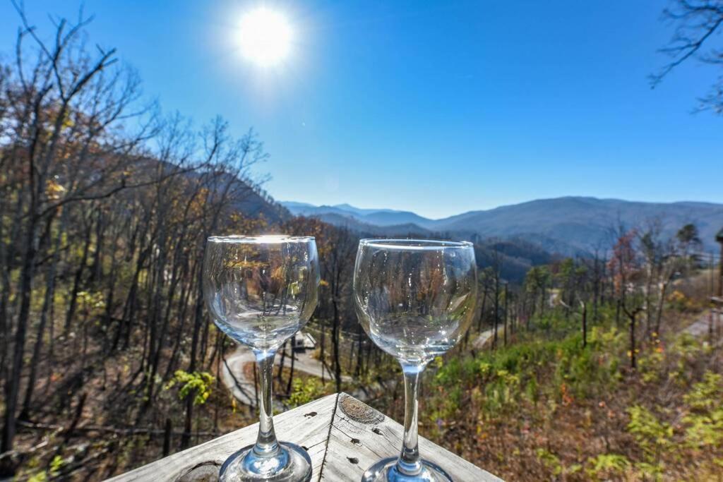 Walnut Ridge Cabin. Sleeps 7-11! Hot Tub, Pool Table, Minutes To Downtown Gatlinburg! Ngoại thất bức ảnh