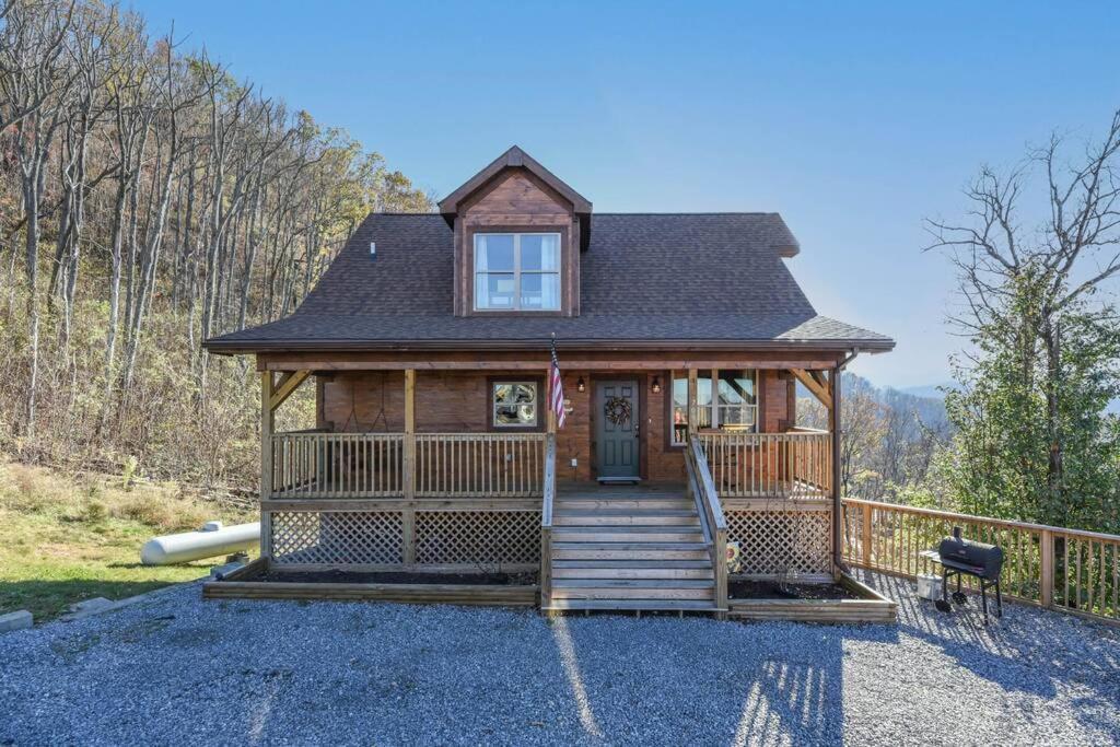 Walnut Ridge Cabin. Sleeps 7-11! Hot Tub, Pool Table, Minutes To Downtown Gatlinburg! Ngoại thất bức ảnh