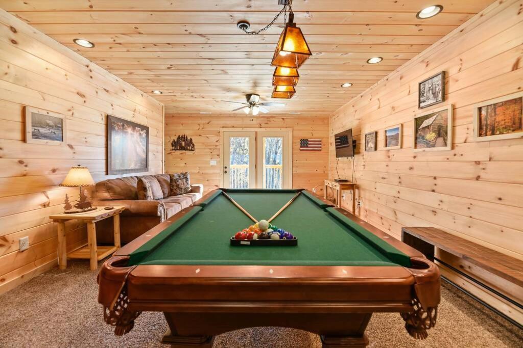Walnut Ridge Cabin. Sleeps 7-11! Hot Tub, Pool Table, Minutes To Downtown Gatlinburg! Ngoại thất bức ảnh