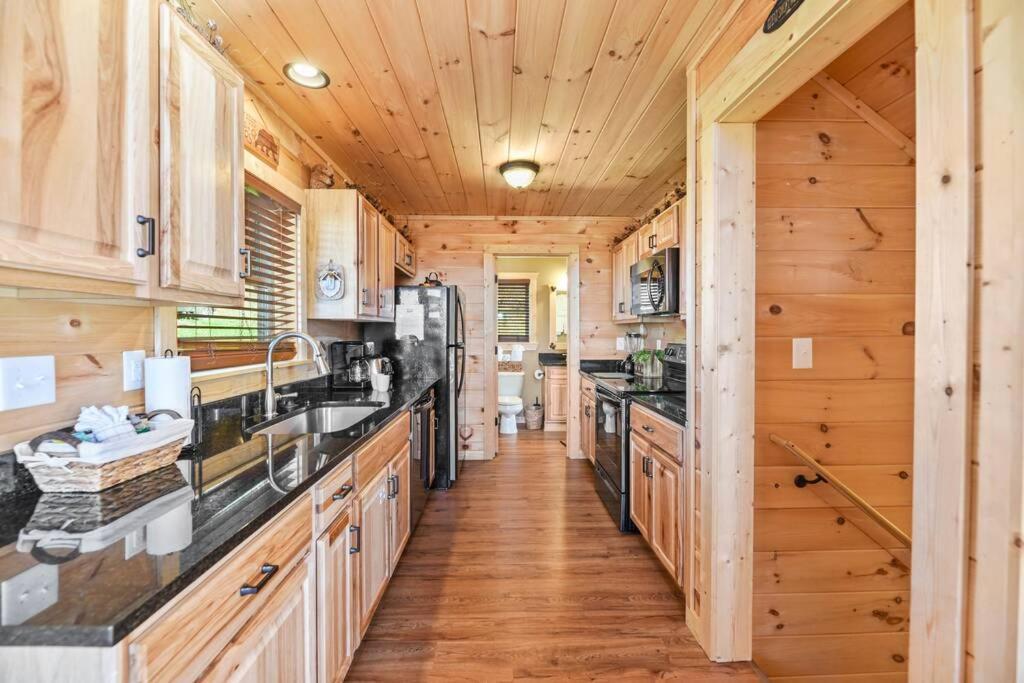Walnut Ridge Cabin. Sleeps 7-11! Hot Tub, Pool Table, Minutes To Downtown Gatlinburg! Ngoại thất bức ảnh