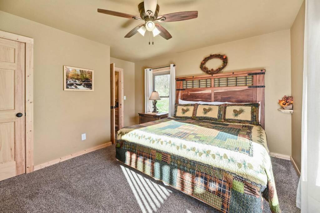 Walnut Ridge Cabin. Sleeps 7-11! Hot Tub, Pool Table, Minutes To Downtown Gatlinburg! Ngoại thất bức ảnh