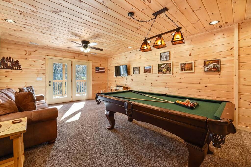 Walnut Ridge Cabin. Sleeps 7-11! Hot Tub, Pool Table, Minutes To Downtown Gatlinburg! Ngoại thất bức ảnh